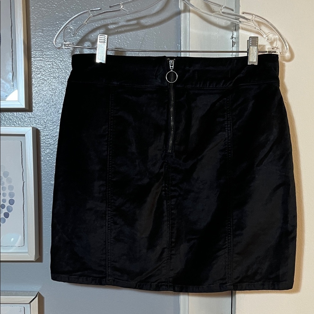 FREE PEOPLE Retro Velvet Mini Skirt Black Size 29 - Picture 3 of 7